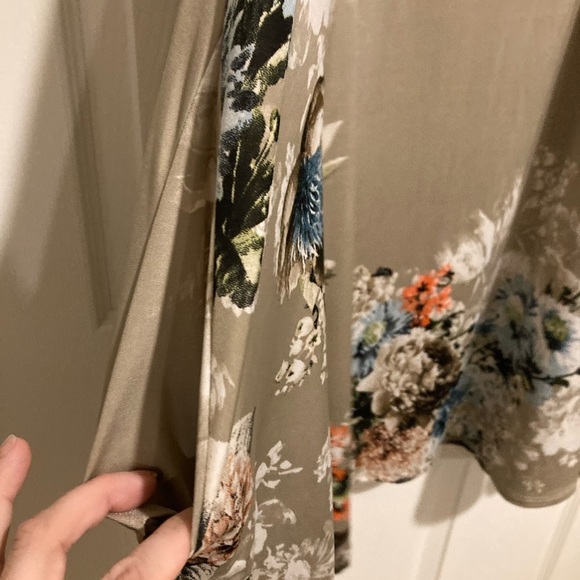 Bellamie Floral Ruffle Cut-out Sleeve Dress - Picture 6 of 7